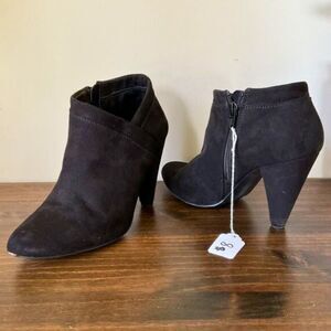 APT 9 Black Suede Defined Comfort Ankle Boot (7.5)
